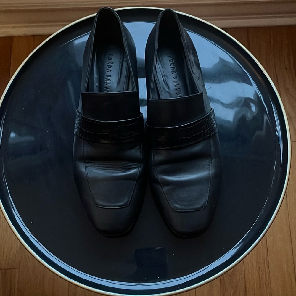 Black lofer with embossed croc detail